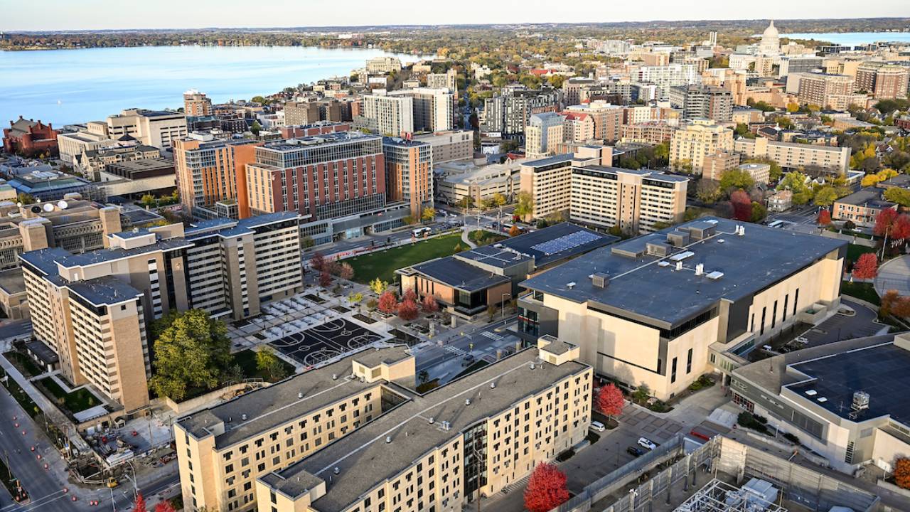 Moving to Madison for UW-Madison: A Faculty & Staff Housing Guide - MadCity Home Loans Resource Moving to Madison for UW-Madison: A Faculty & Staff Housing Guide - MadCity Home Loans Resource
